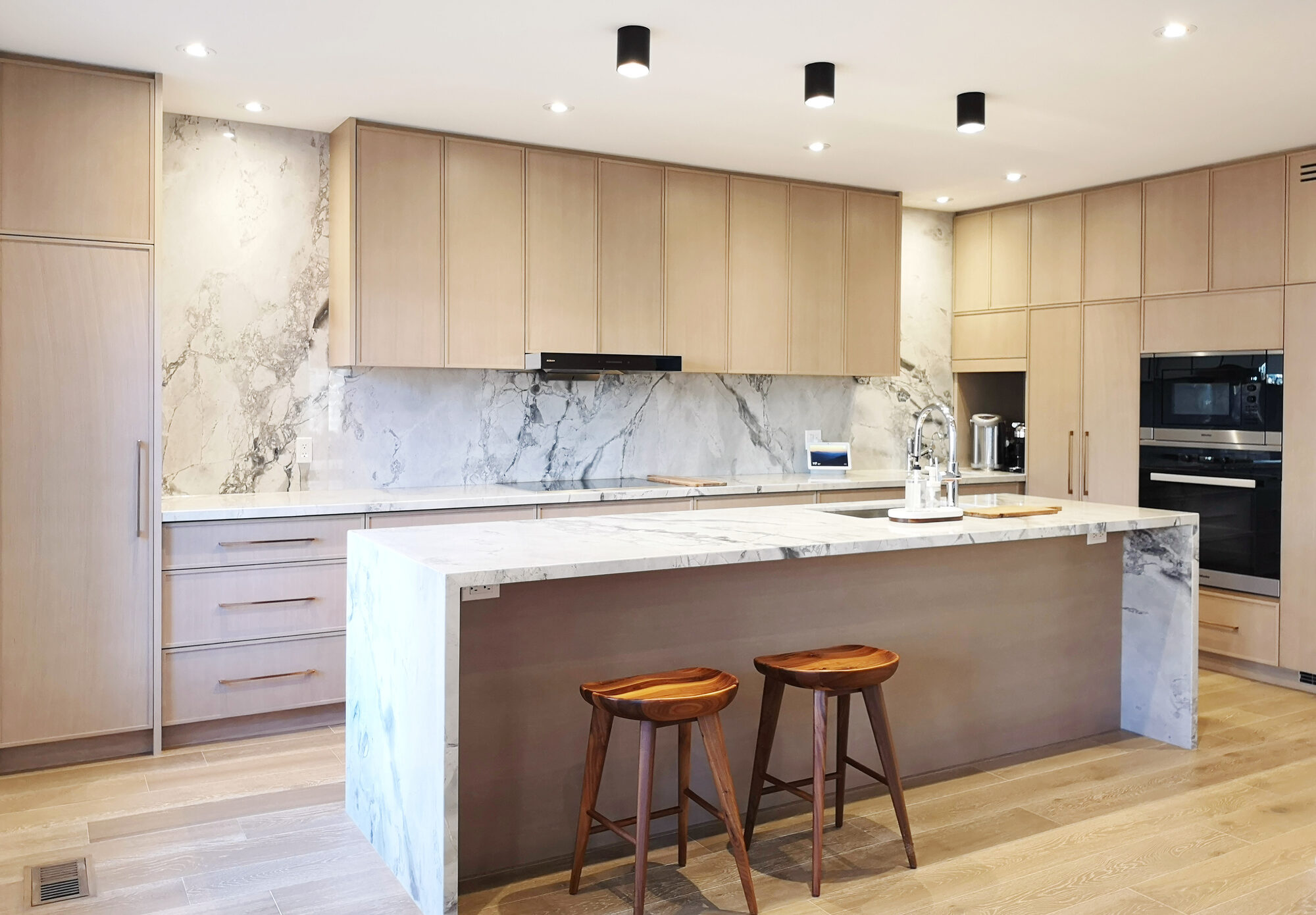 Natural Veins interior with warm ambience